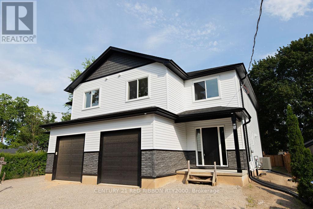122 Burns St, Strathroy-Caradoc, ON N7G 1E8