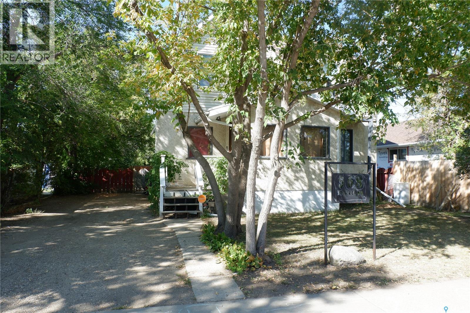 568 Stadacona St W, Moose Jaw, SK S6H 1Z9