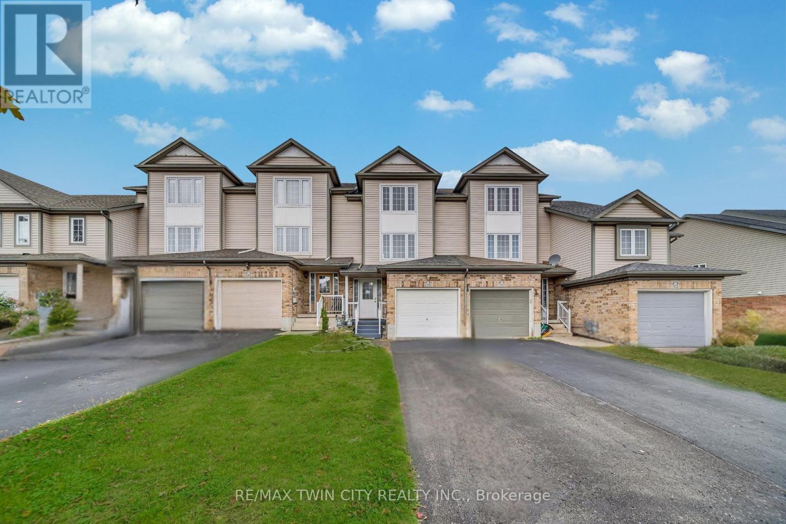 698 Activa Ave, Kitchener, ON N2E 4E1