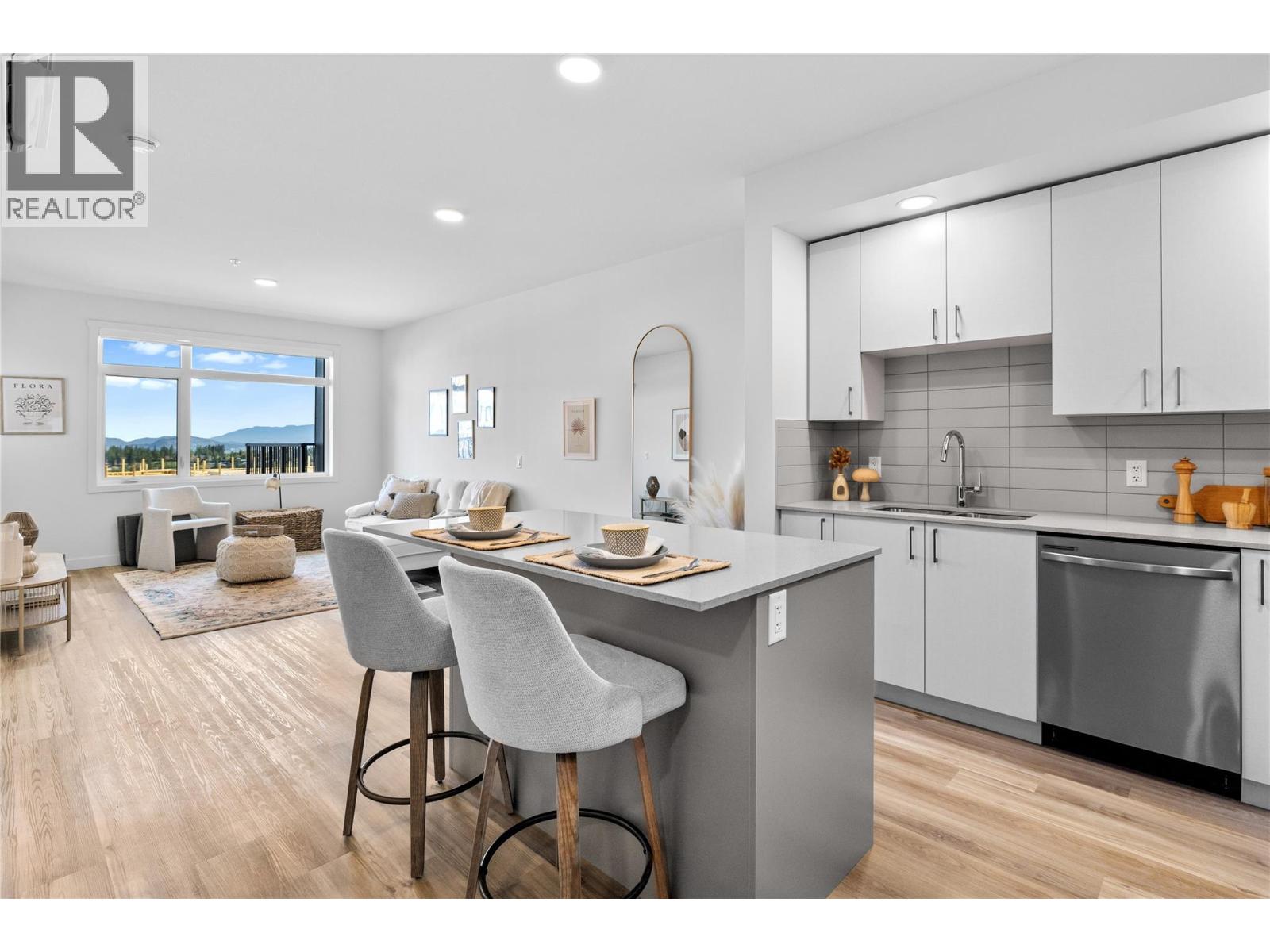 1057 Frost Road Unit 303, Kelowna, BC V1W 0G7
