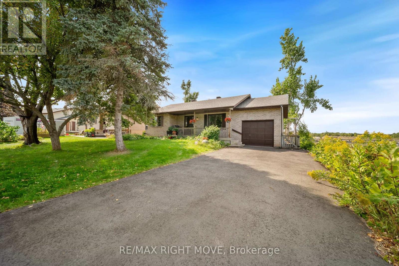 10 Dancy Dr, Orillia, ON L3V 7M1