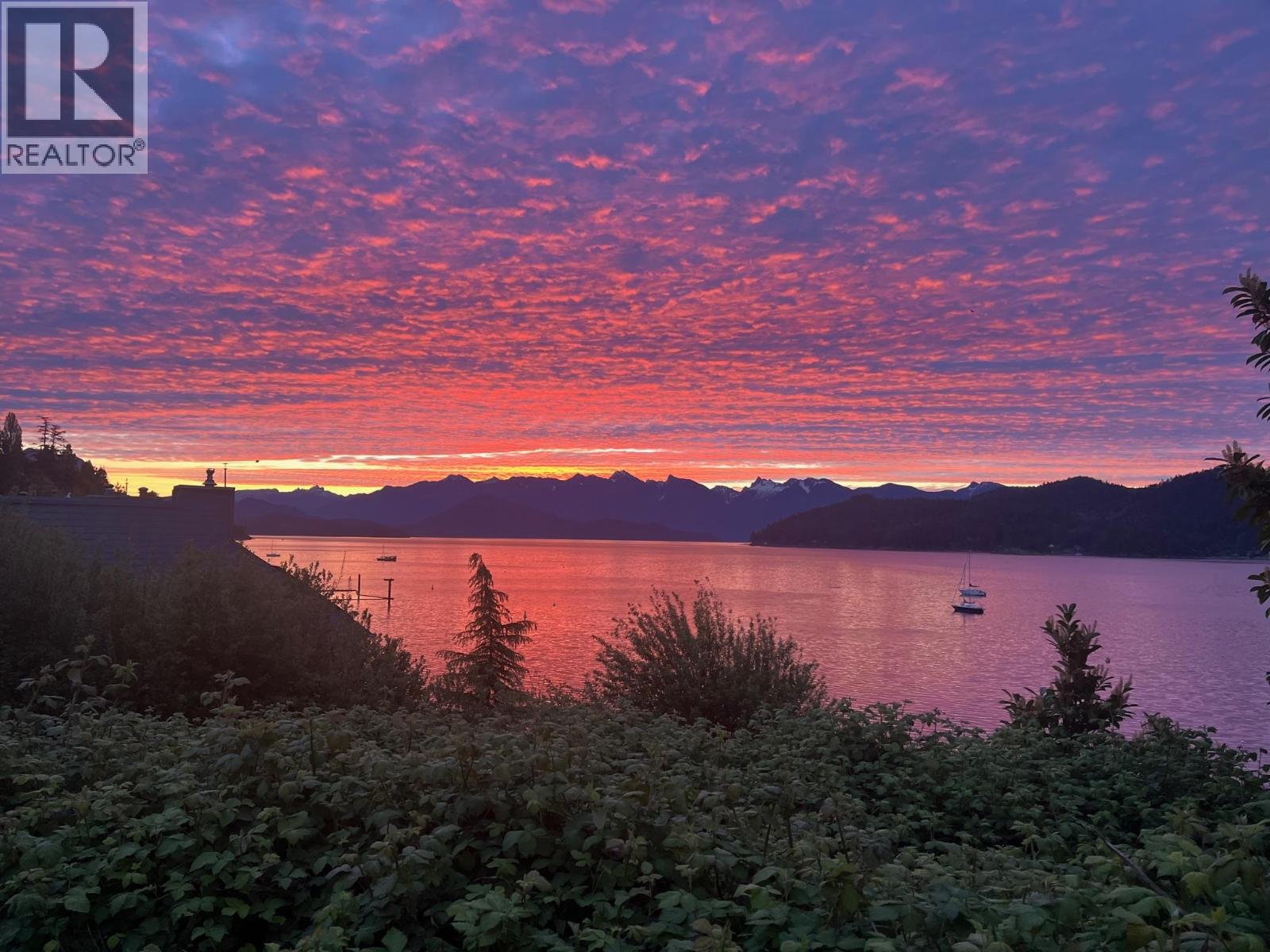 484 Marine Dr, Gibsons, BC V0N 1V0