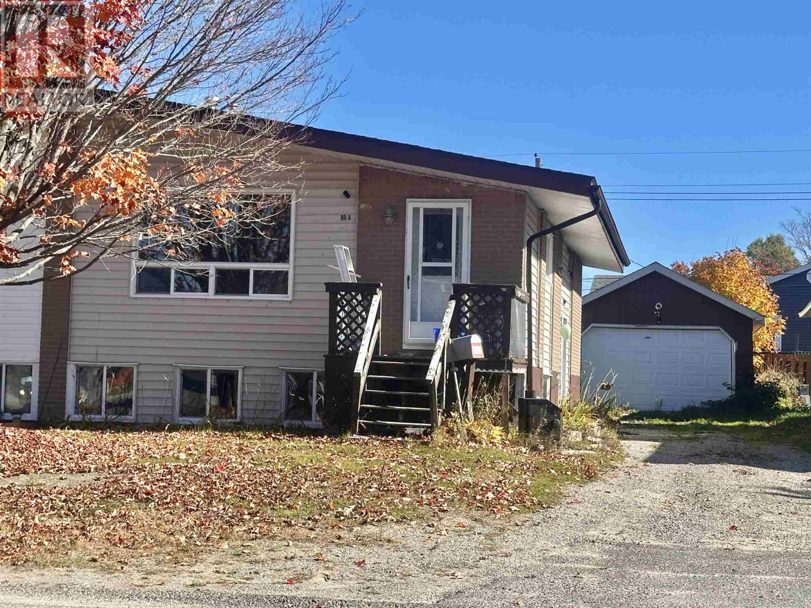 98 Axmith Ave #a, Elliot Lake, ON P5A 1B8