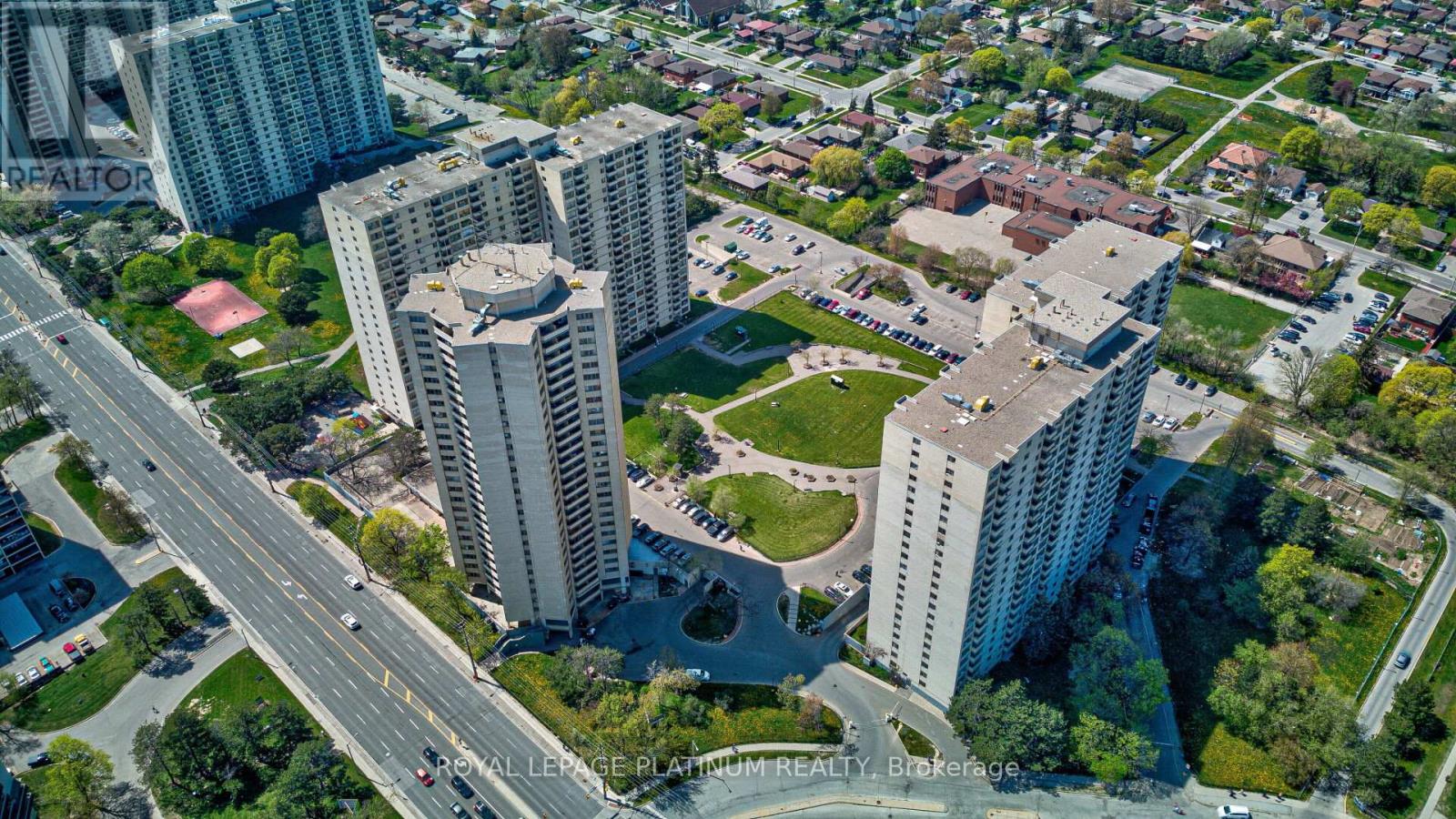 408 330 Dixon Rd, Toronto, ON M9R 1S9