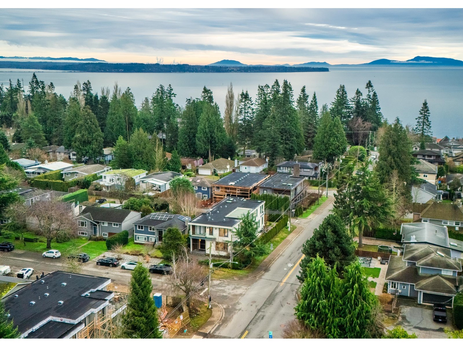 13600 Blackburn Ave, White Rock, BC V4B 2Y8