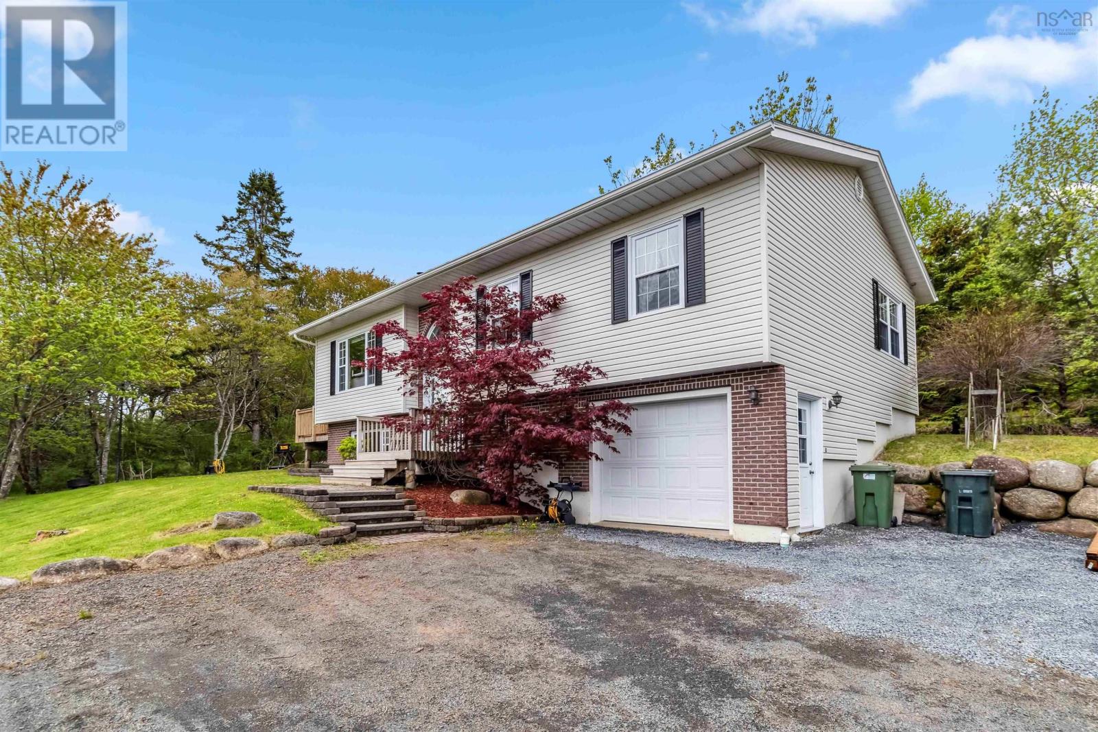 85 Knickle Rd, Lunenburg, NS B0J 2C0