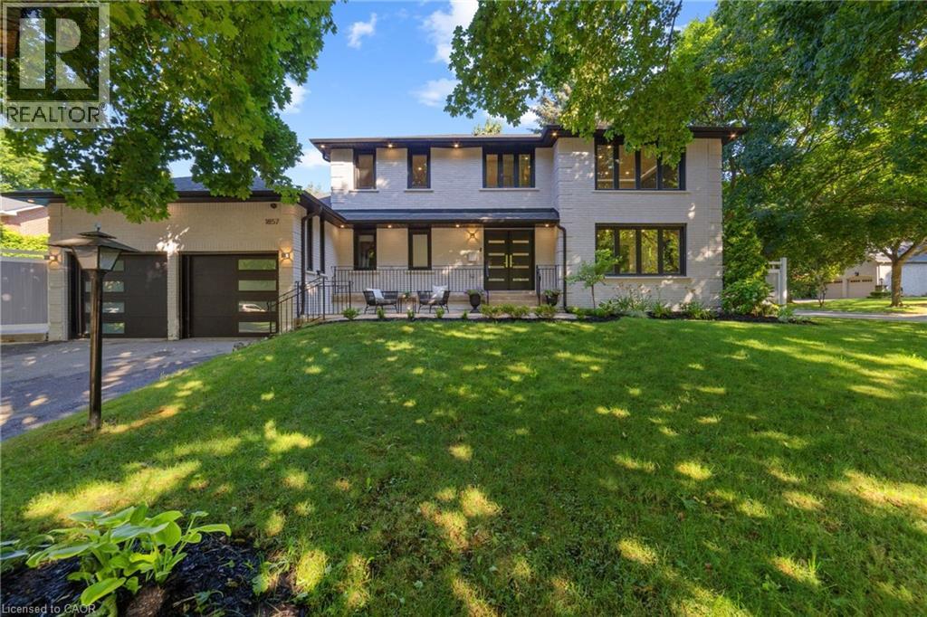 1857 Friar Tuck Ct, Mississauga, ON L5K 2L4