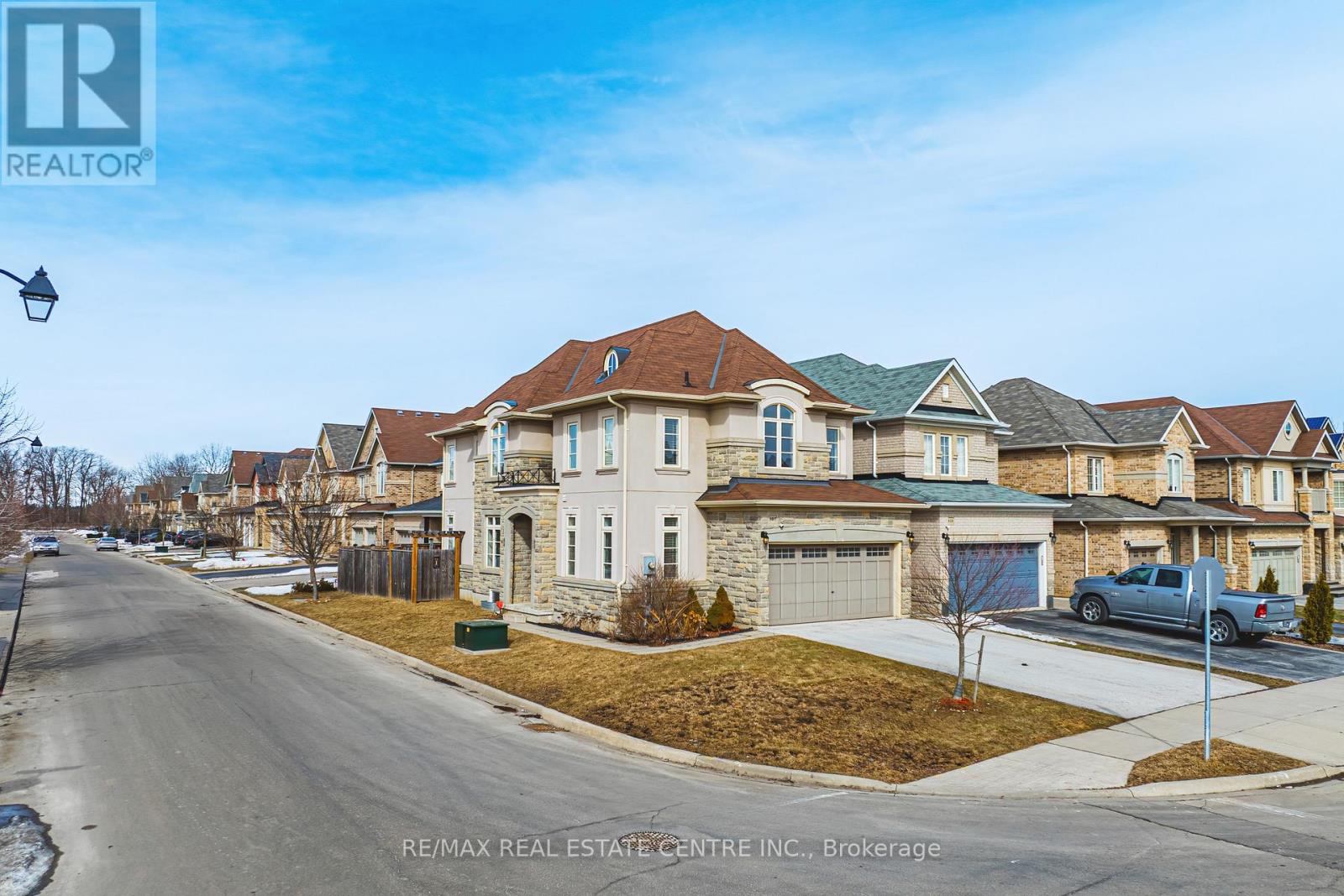 107 Hazelton Ave, Hamilton, ON L9B 1A2