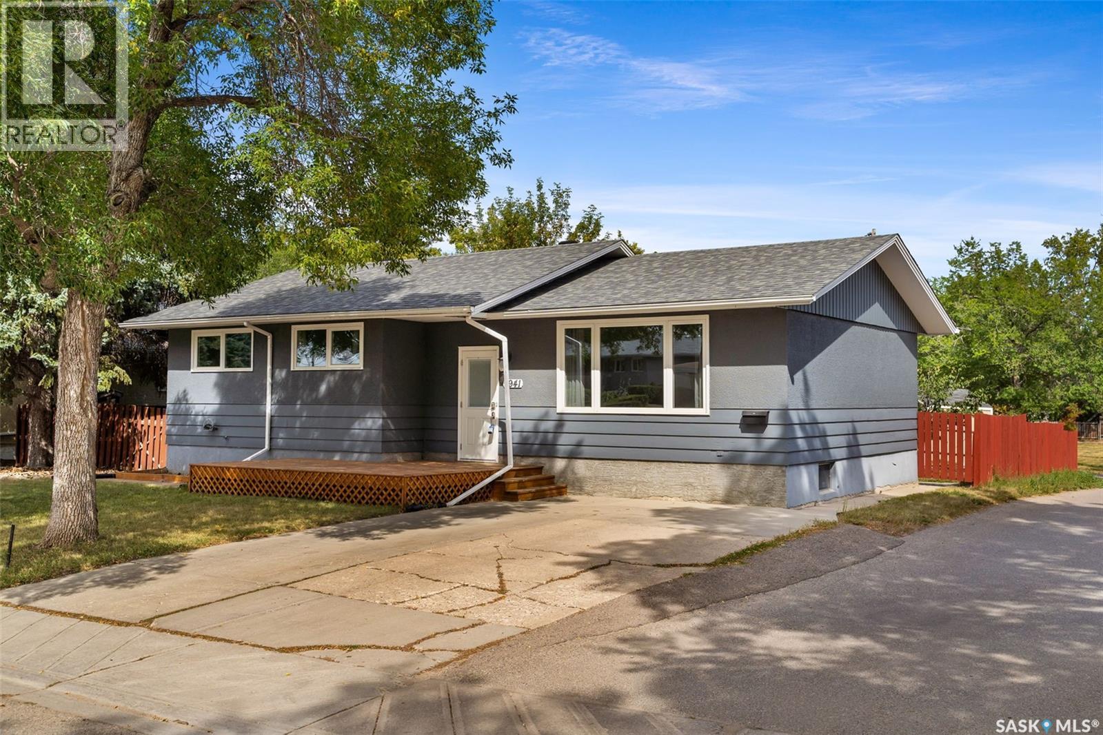 2941 Wascana St, Regina, SK S4S 2G7