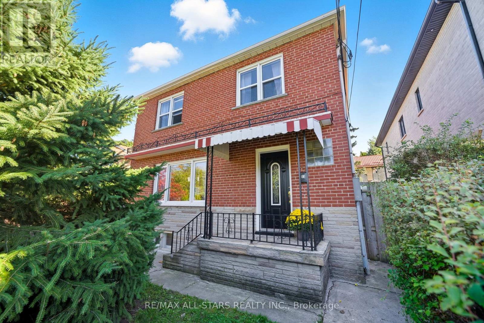 11 Chatterton Blvd, Toronto, ON M1M 2G3
