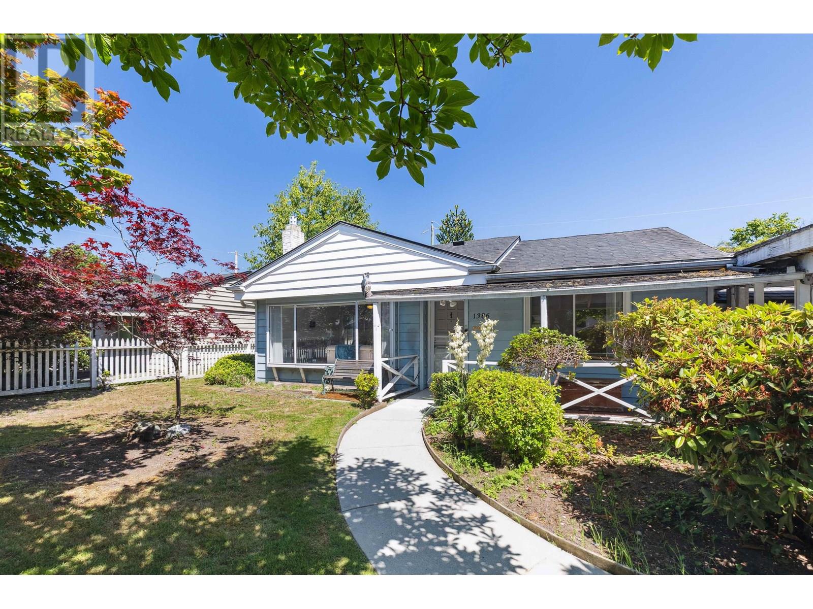 1386 Tatlow Ave, North Vancouver, BC V7P 2Z6