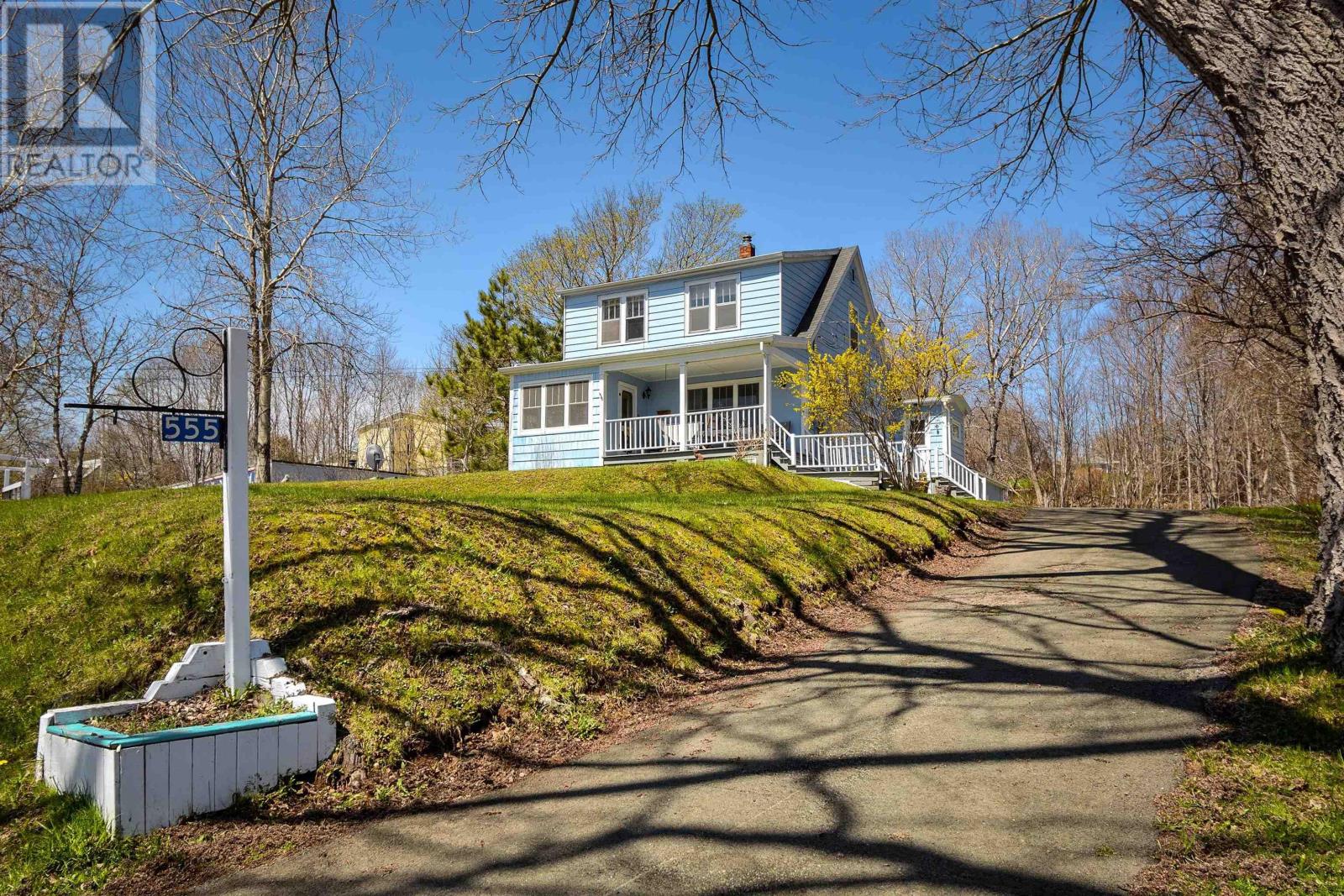 555 Chebucto, Baddeck, NS B0E 1B0