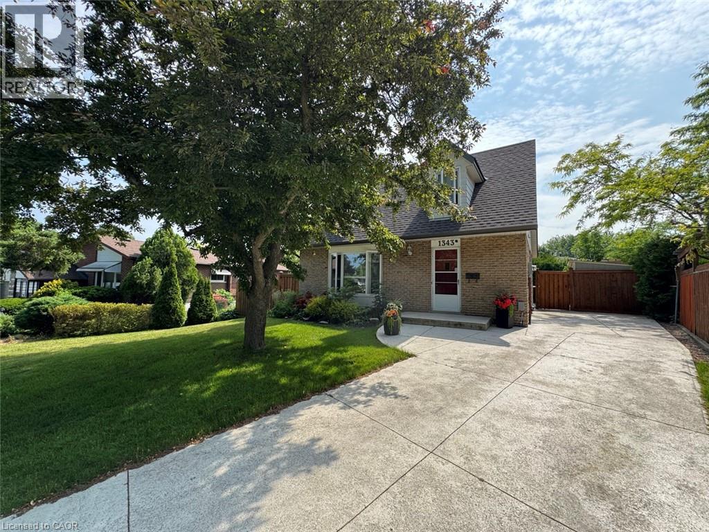 1343 Janina Blvd, Burlington, ON L7P 1K5