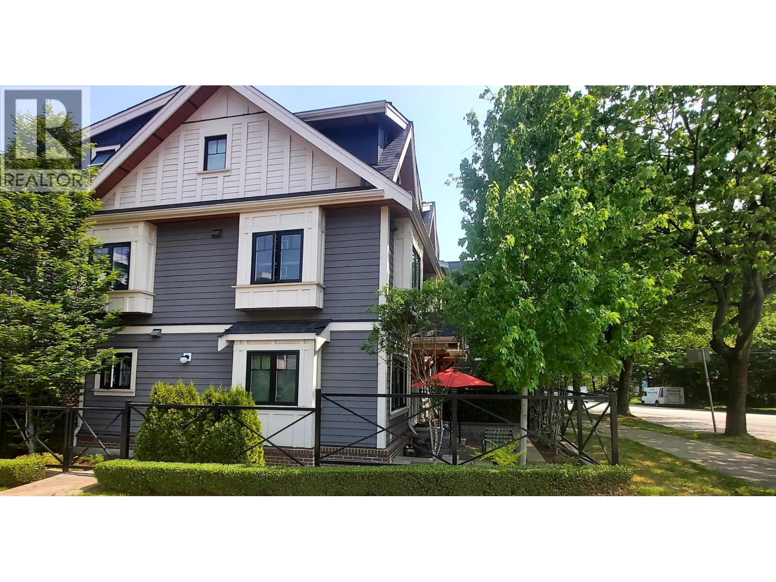 901 E Broadway St, Vancouver, BC V5T 1Y3