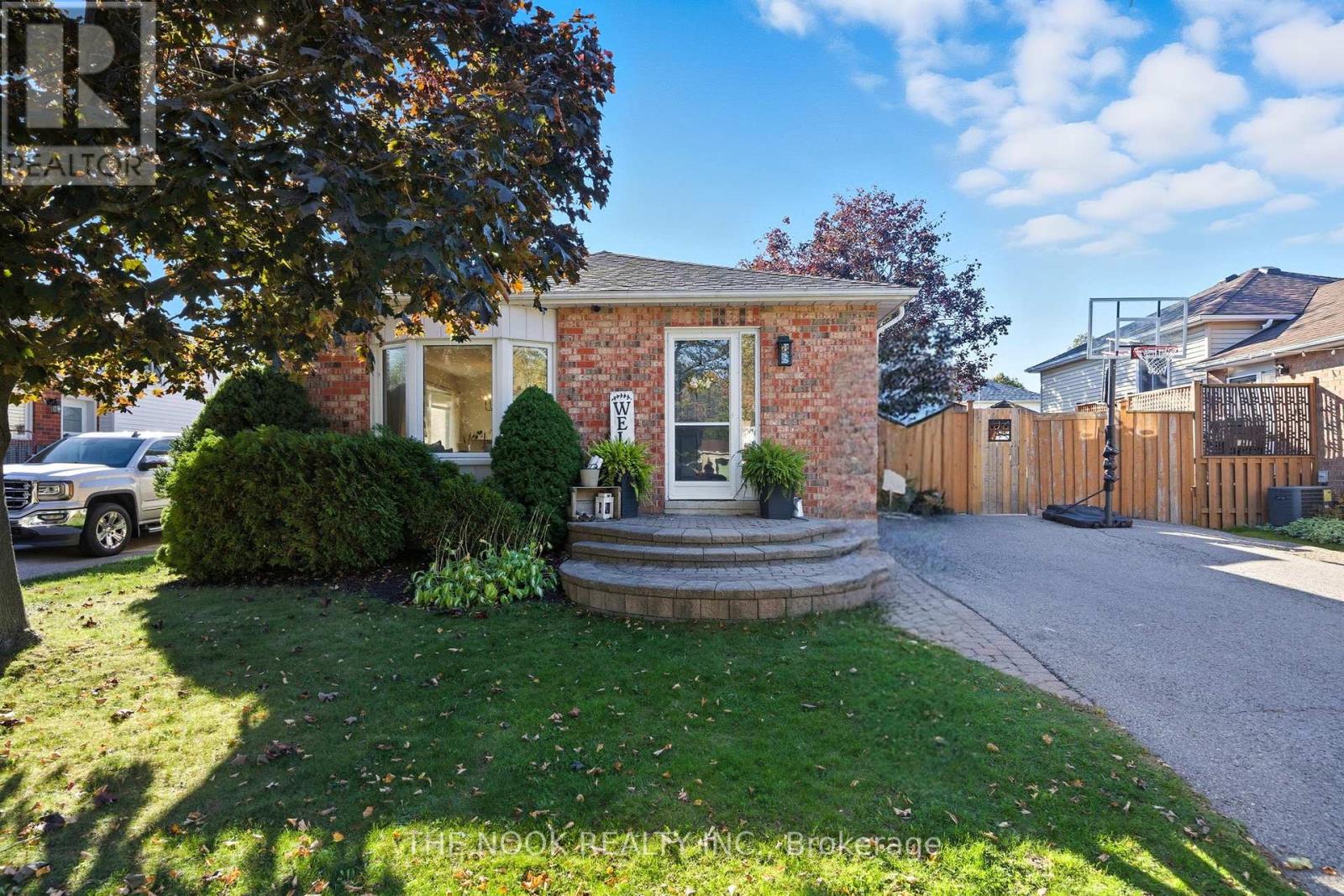90 Centerfield Dr, Clarington, ON L1E 1K6