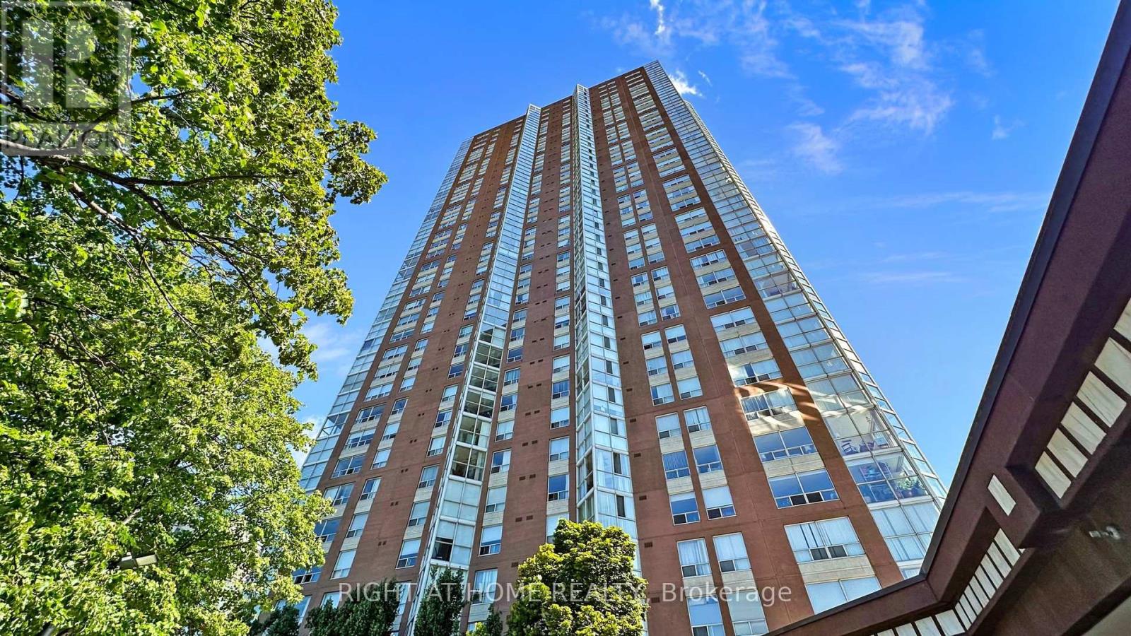 904 7 Concorde Pl, Toronto, ON M3C 3N4