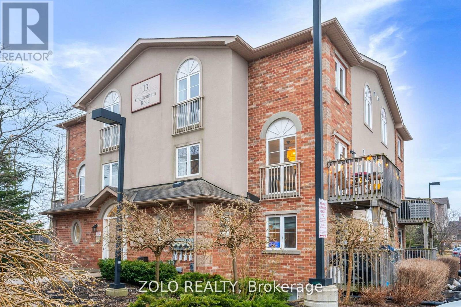 2 13 Cheltenham Rd, Barrie, ON L4M 0E7