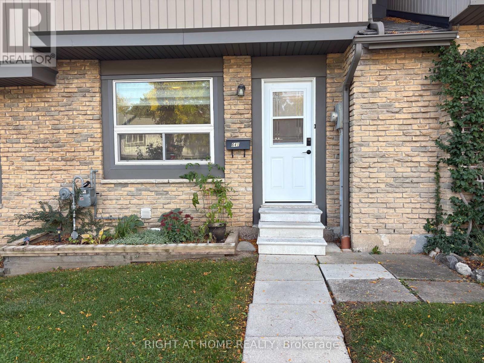 641 Woodward Ave, Milton, ON L9T 3K4