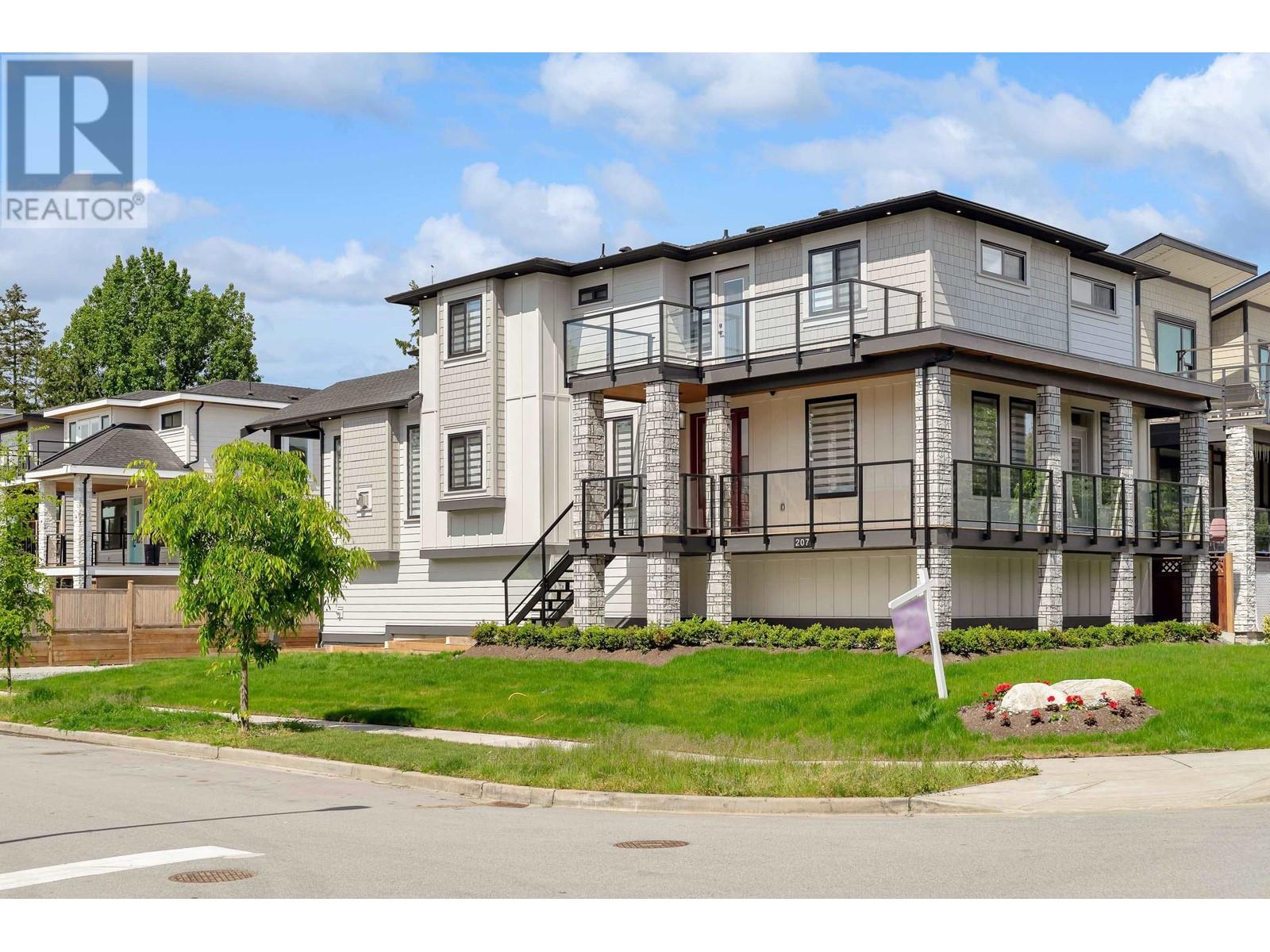 207 Mabel St, New Westminster, BC V3M 0L1