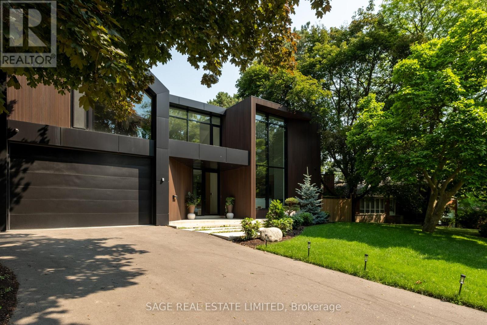 38 Ravensbourne Cres, Toronto, ON M9A 2A8
