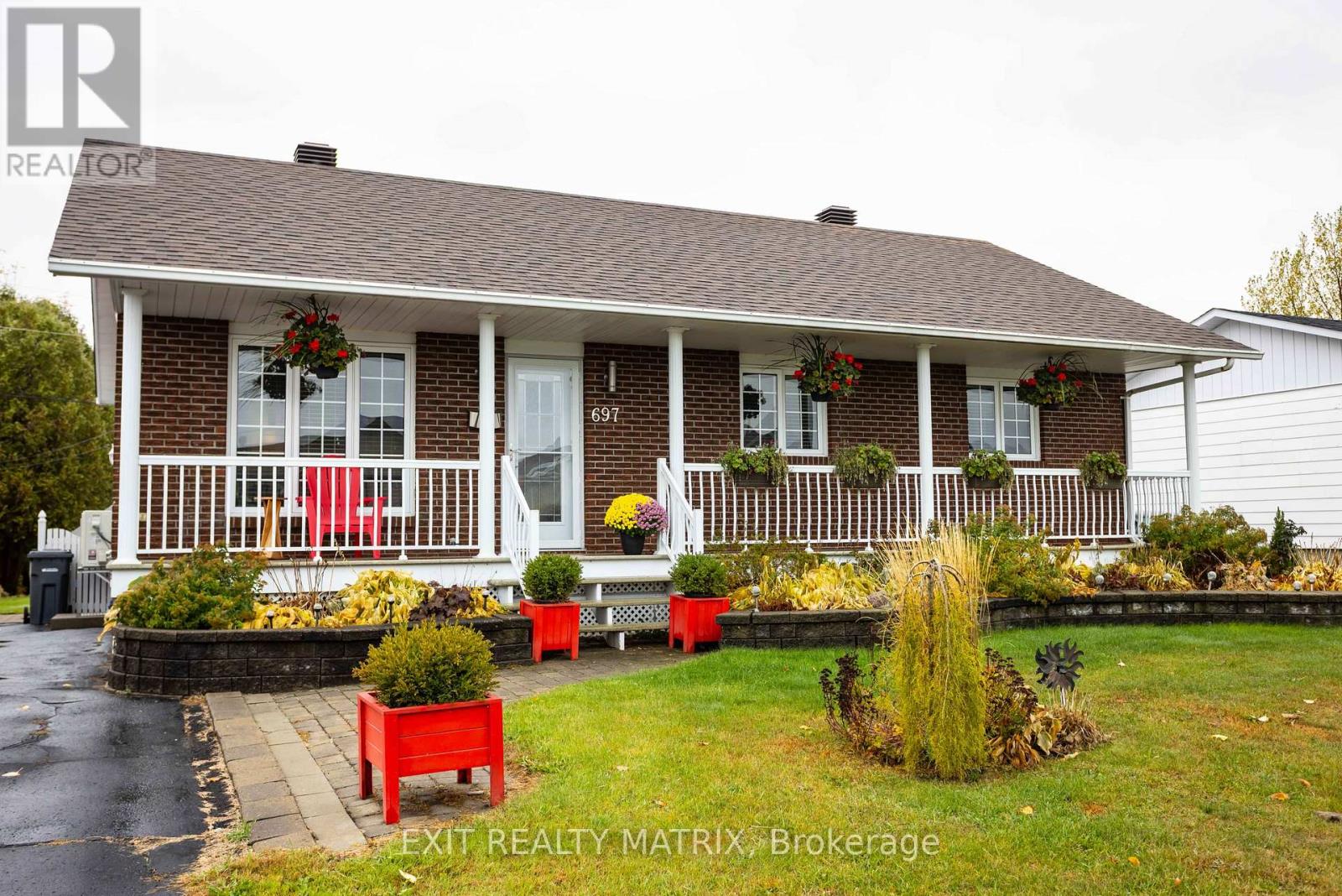 697 Omer St, Hawkesbury, ON K6A 3G1