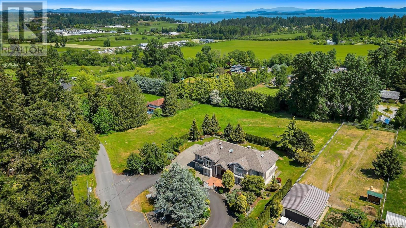 5549 Alderley Rd, Saanich, BC V8Y 1Y1