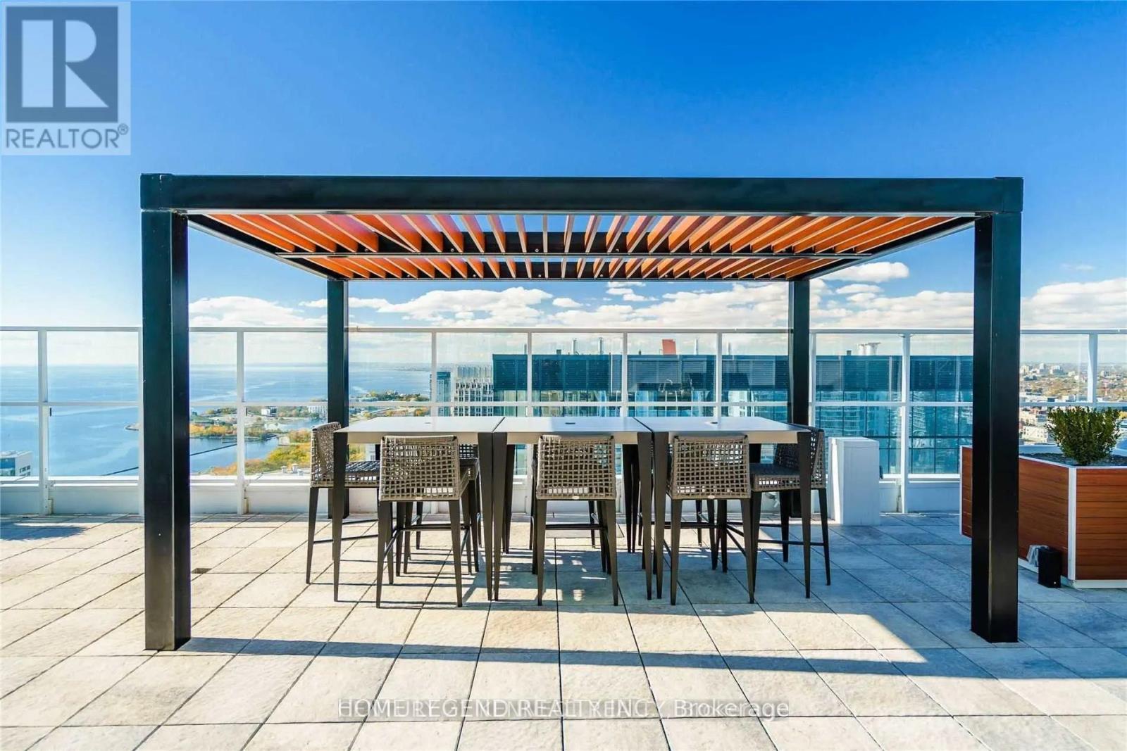 710 17 Bathurst St, Toronto, ON M5V 0N1