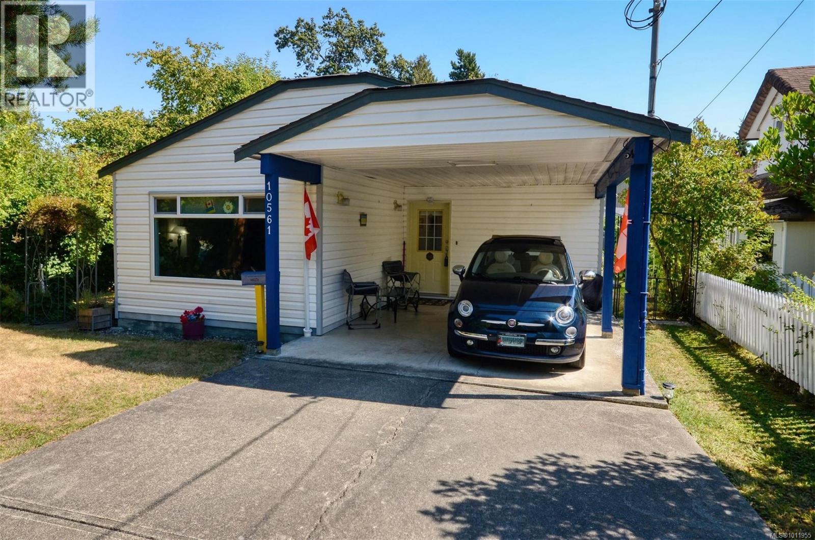 10561 Mcdonald Park Rd, Sidney, BC V8L 3J2