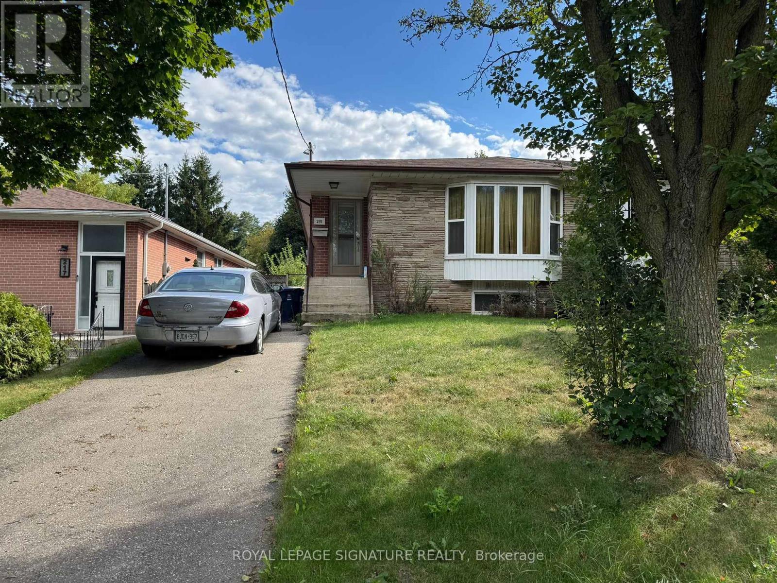 215 Woodsworth Rd, Toronto, ON M2L 2T5