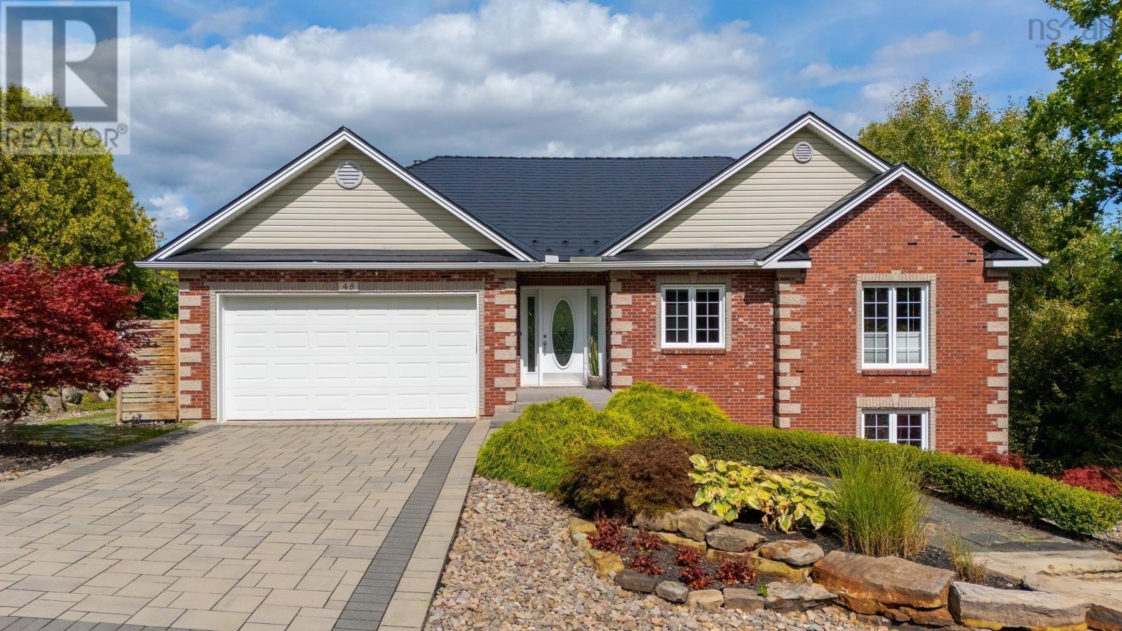 48 Alline St, Wolfville, NS B4P 1J4