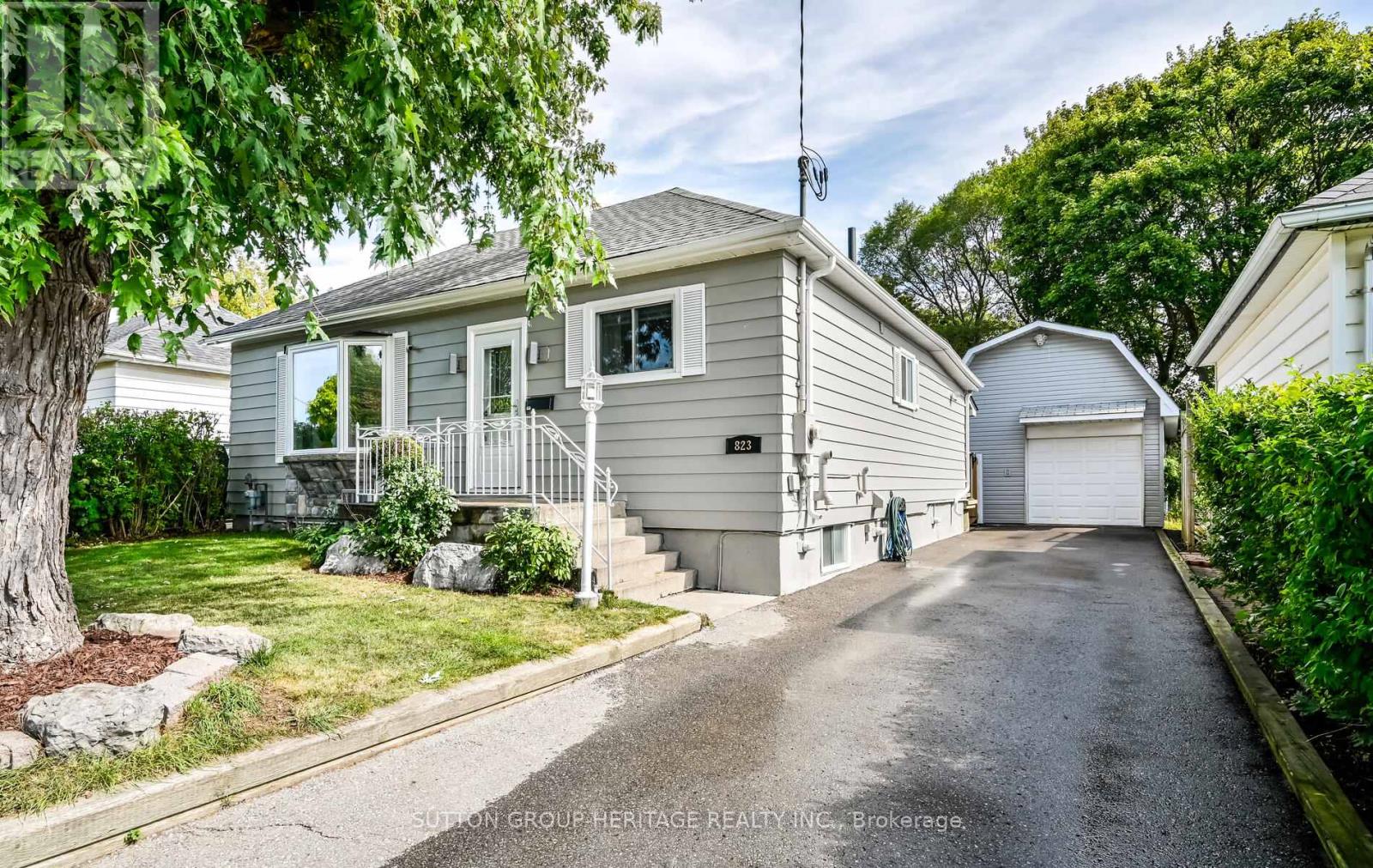 823 Rowena St, Oshawa, ON L1H 4Z6