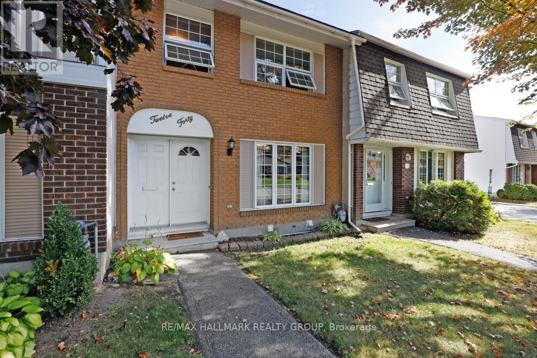 2 1240 Pebble Rd, Ottawa, ON K1V 8V4