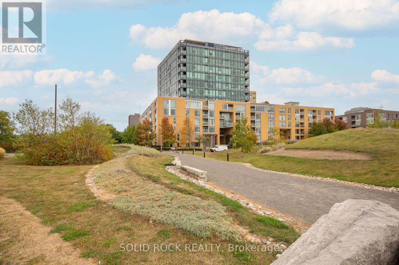 210 200 Lett St, Ottawa, ON K1R 0A7