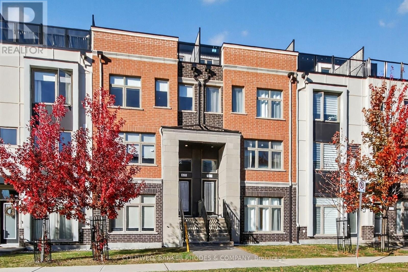 815 Mikinak Rd, Ottawa, ON K1K 4Z9