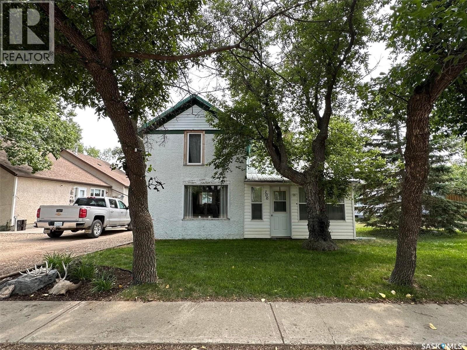 106 3rd Avenue East, Mossbank, SK S0H 3G0