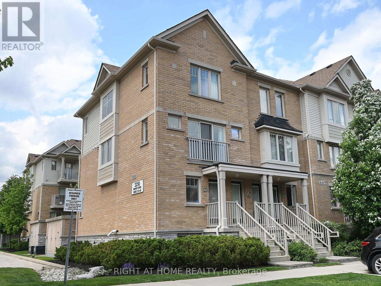 25 3250 Bentley Dr, Mississauga, ON L5M 0P7