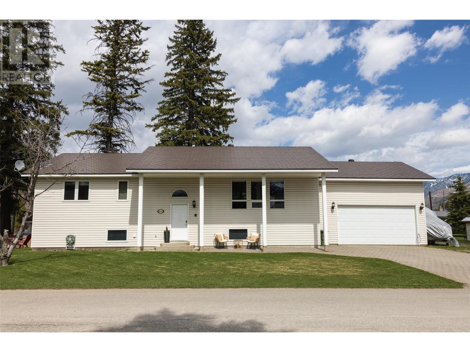 802 11 Avenue, Fernie, BC V0B 1M0