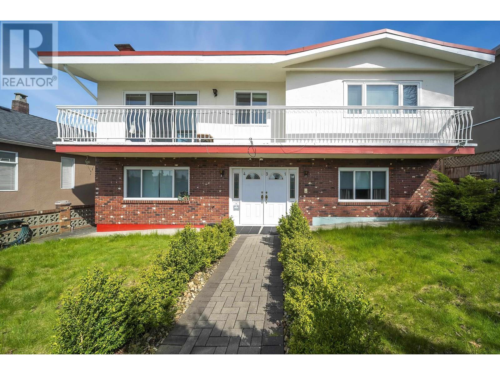 4031 Parker St, Burnaby, BC V5C 3B8