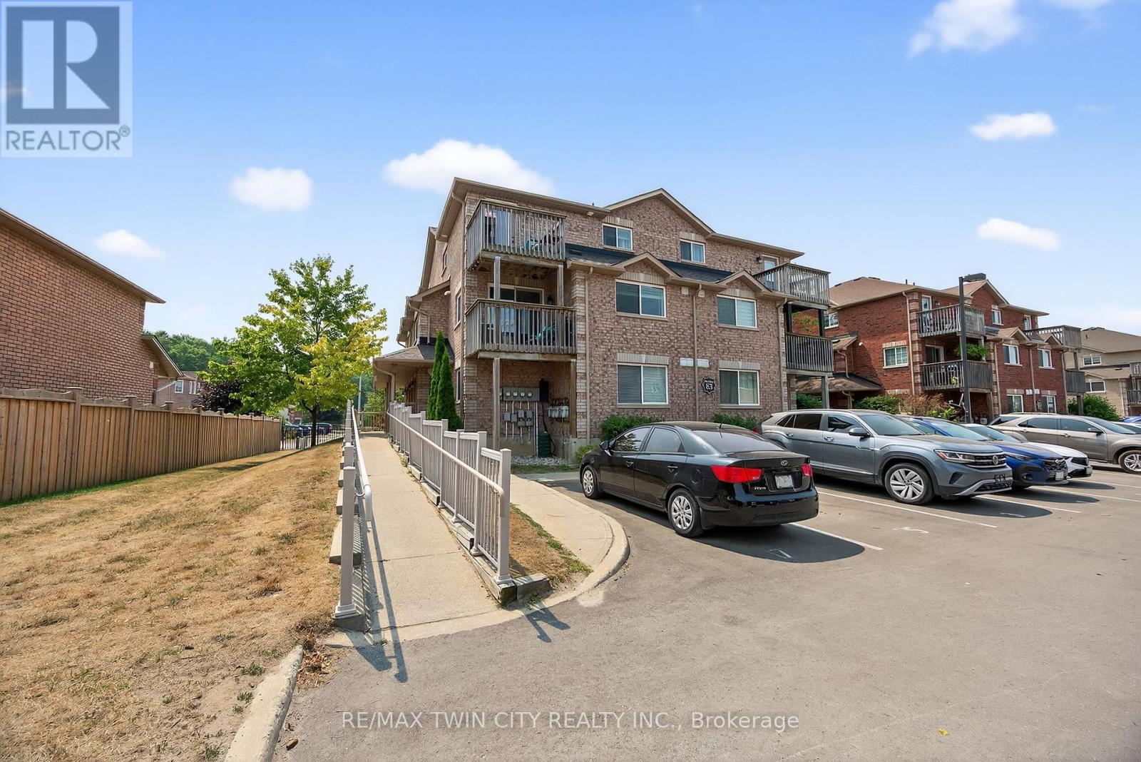2 83 Goodwin Dr, Barrie, ON L4N 6K4