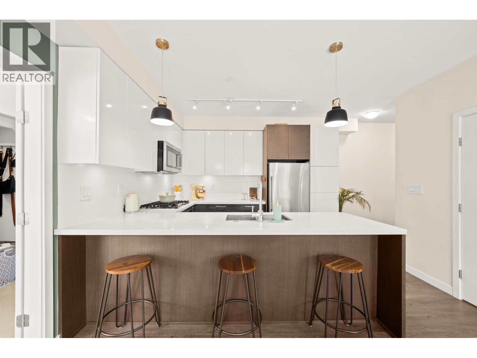 28 E Royal Avenue Unit 305, New Westminster, BC V3L 0B7