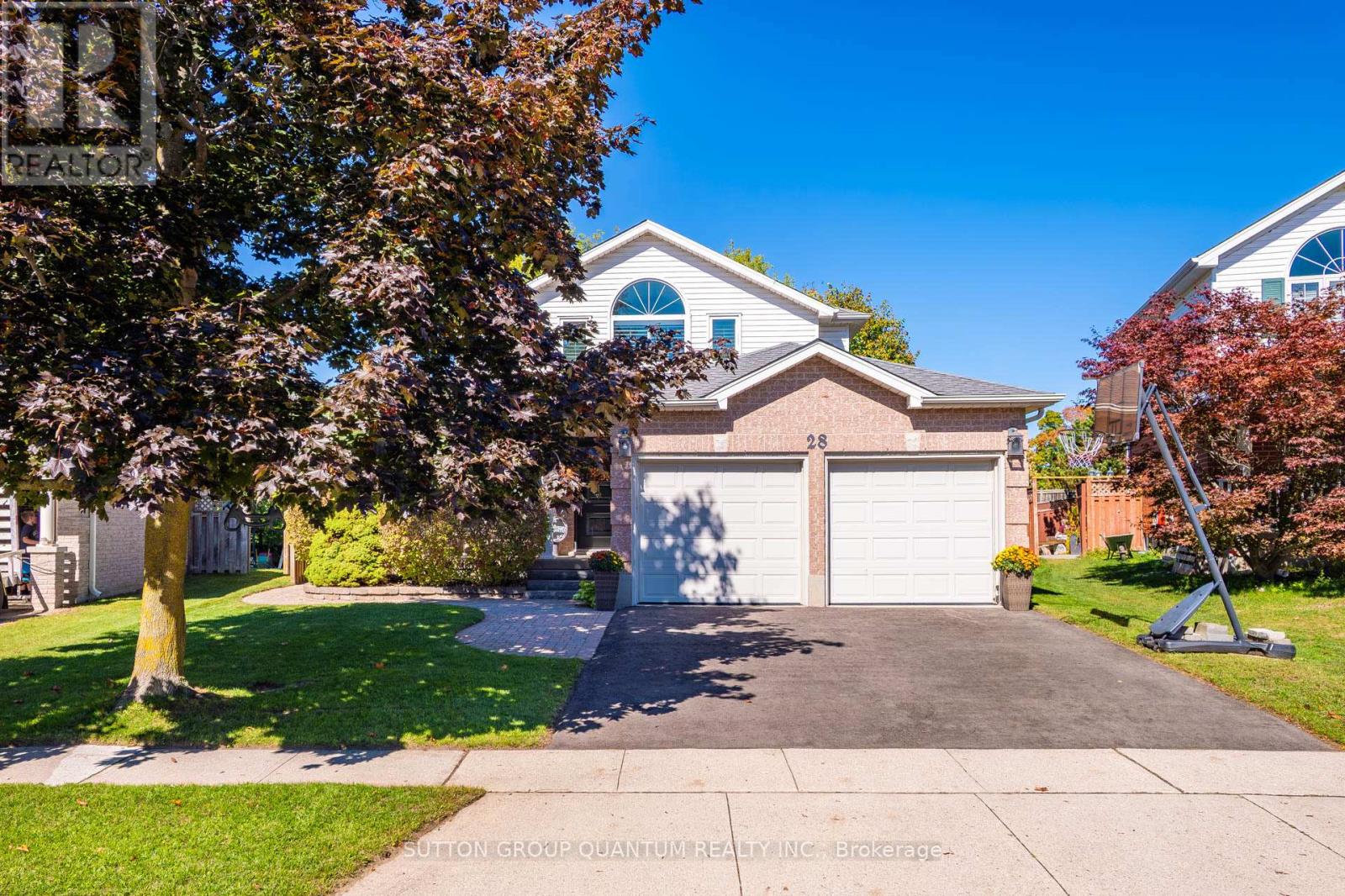 28 Endeavour Dr, Cambridge, ON N3C 4C4