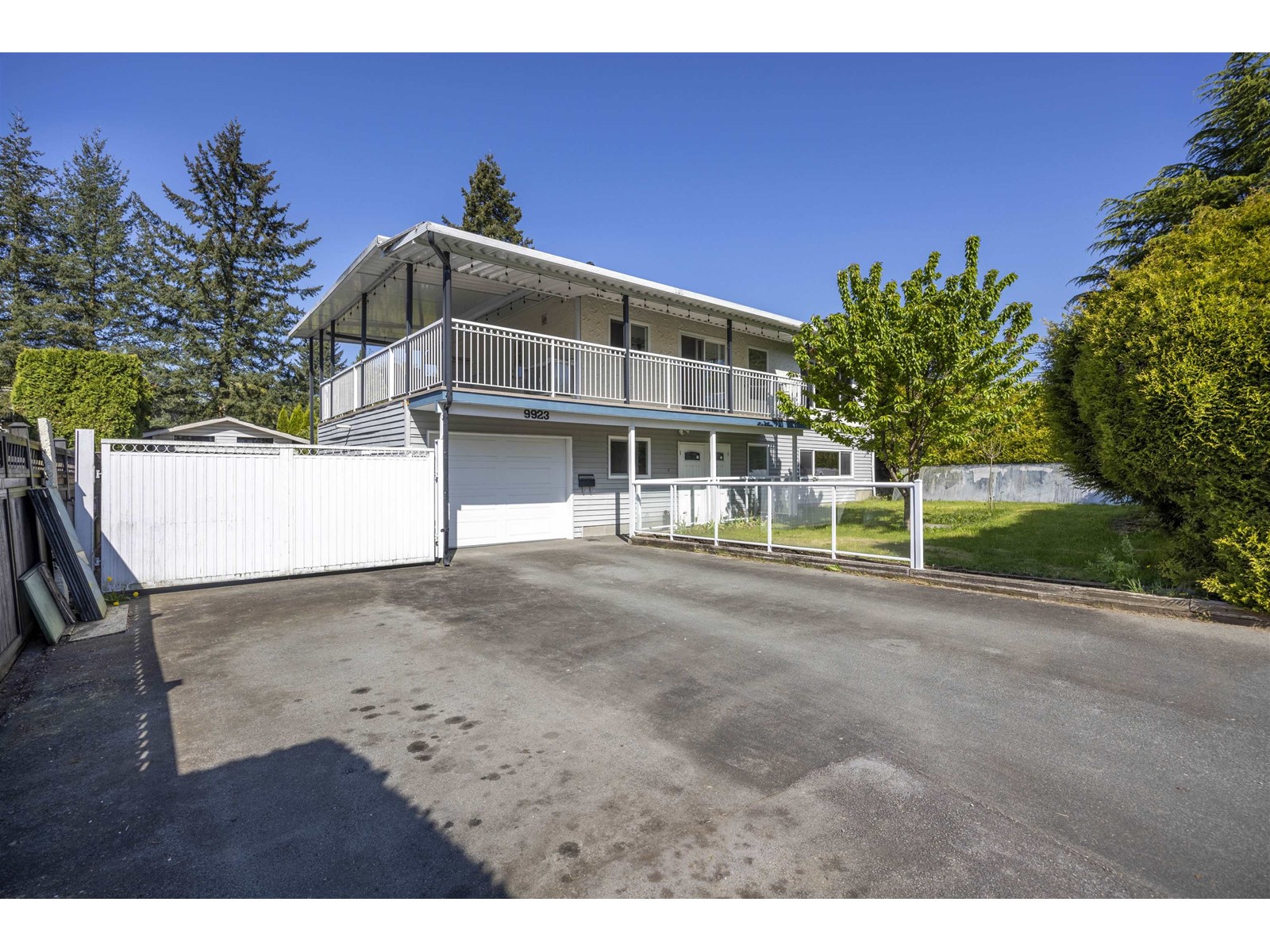 9923 Semiahmoo Rd, Surrey, BC V3T 3M5