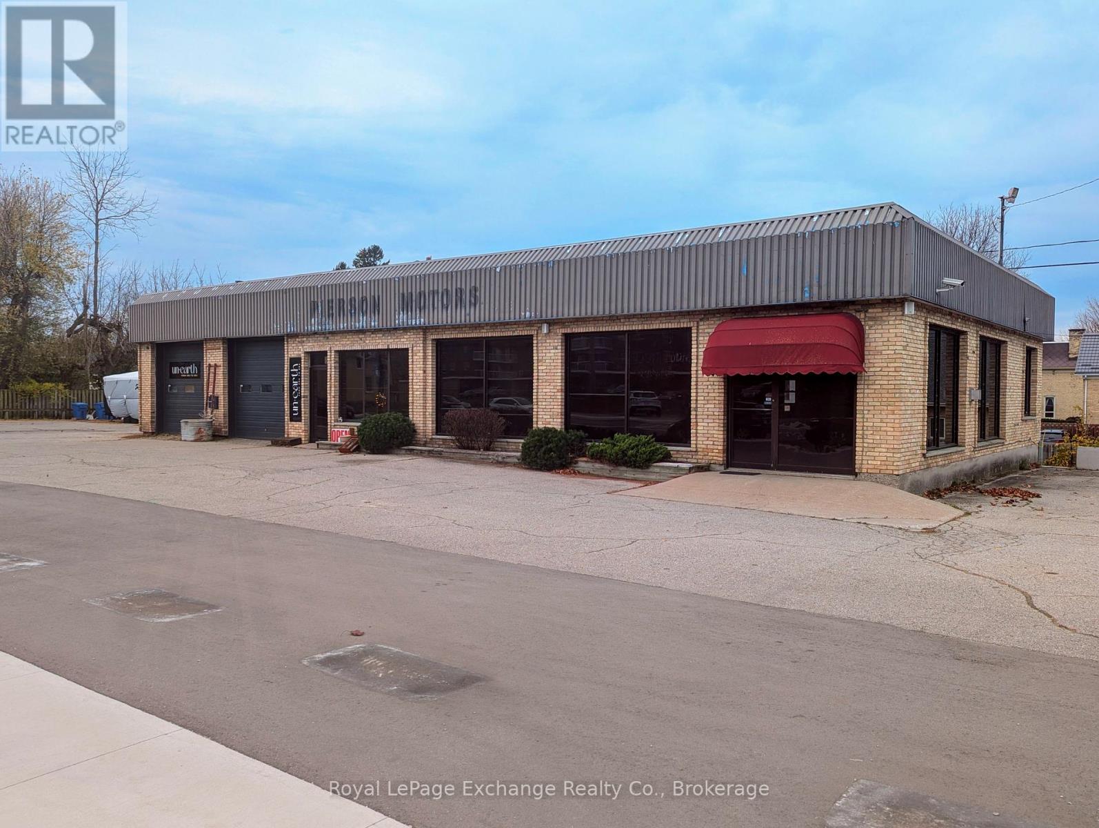 856 Queen St, Kincardine, ON N2Z 2Y2