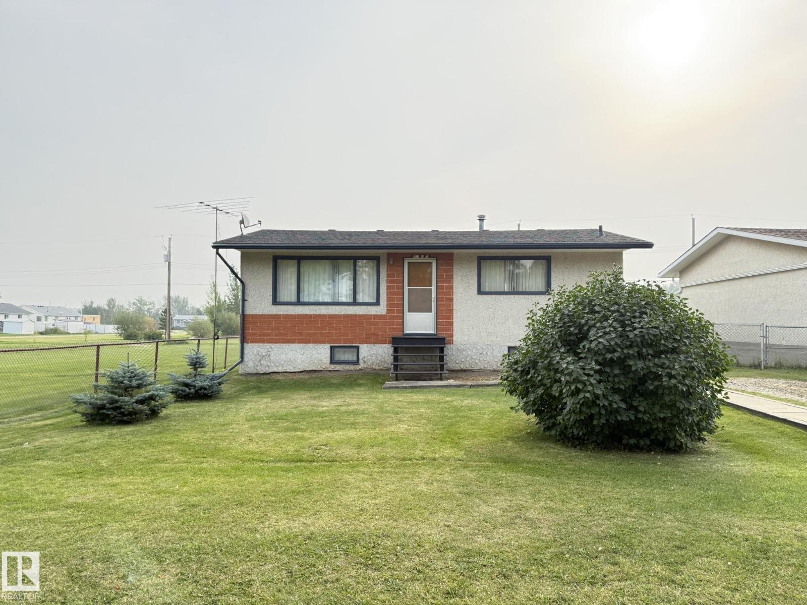 48 St Unit 5027, Warburg, AB T0C 2T0