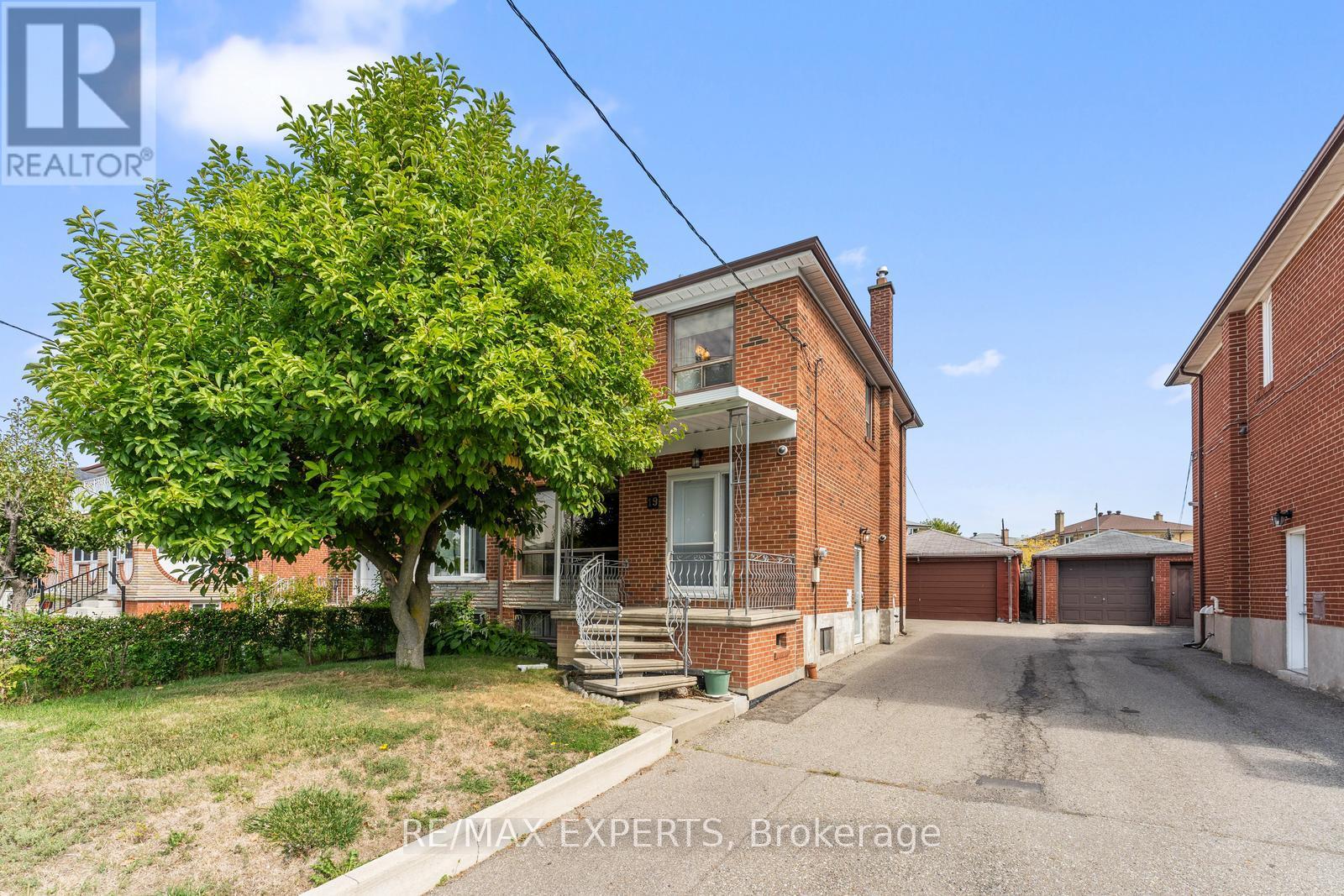 19 Peterdale Rd, Toronto, ON M3L 1T8