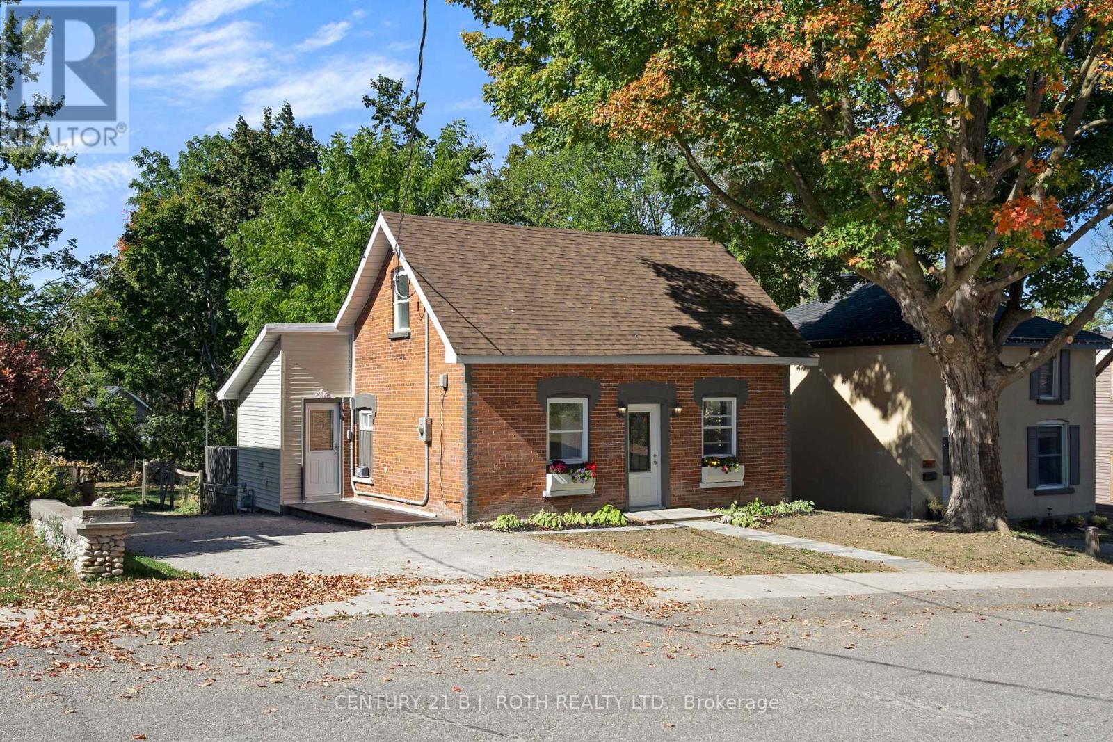 269 Moffat St, Orillia, ON L3V 4E9