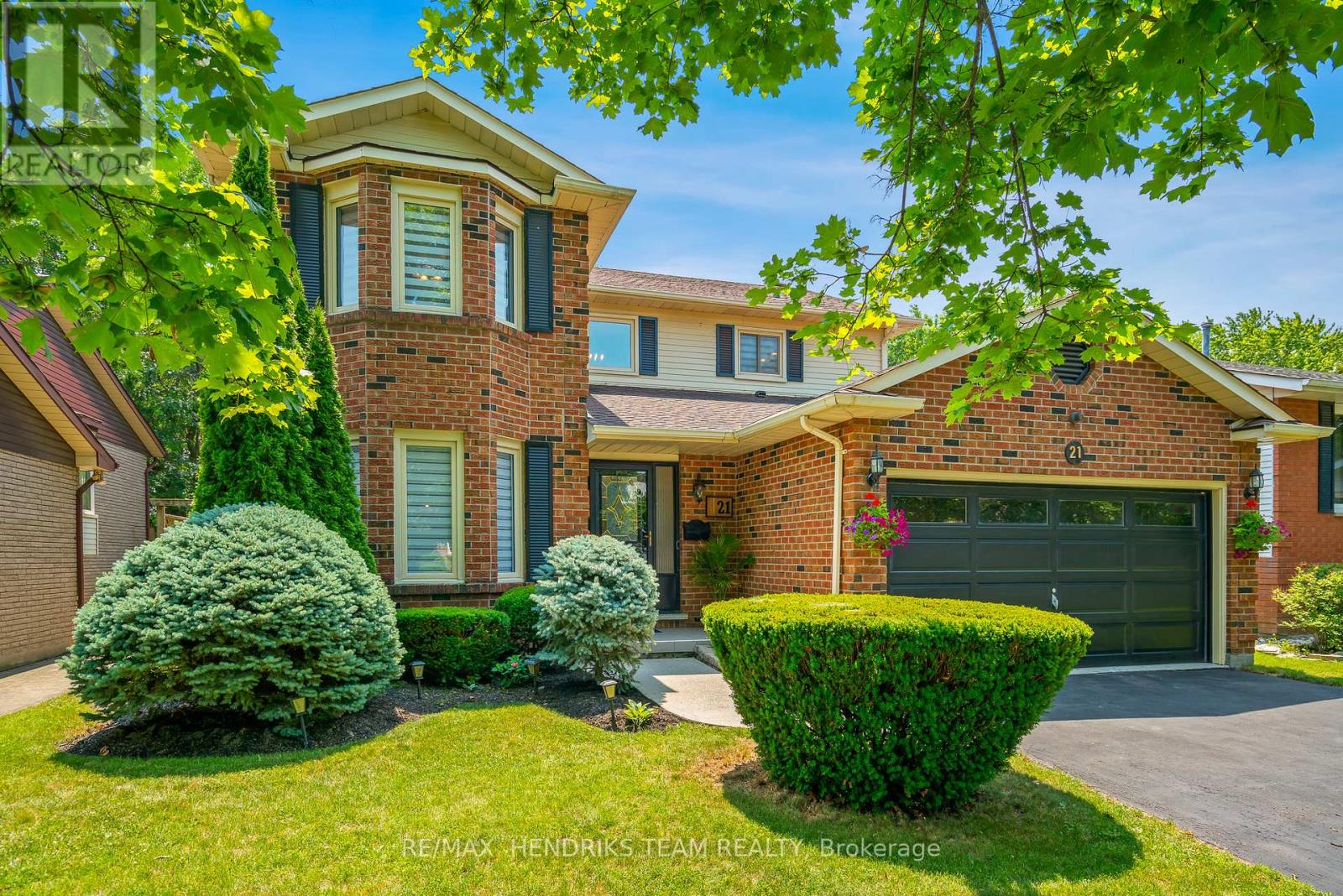 21 Farmington Dr, St. Catharines, ON L2S 3G1