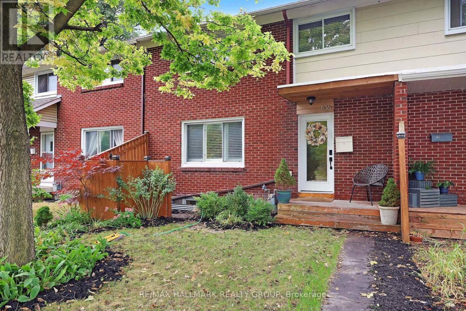 836 Borthwick Ave, Ottawa, ON K1K 2M8