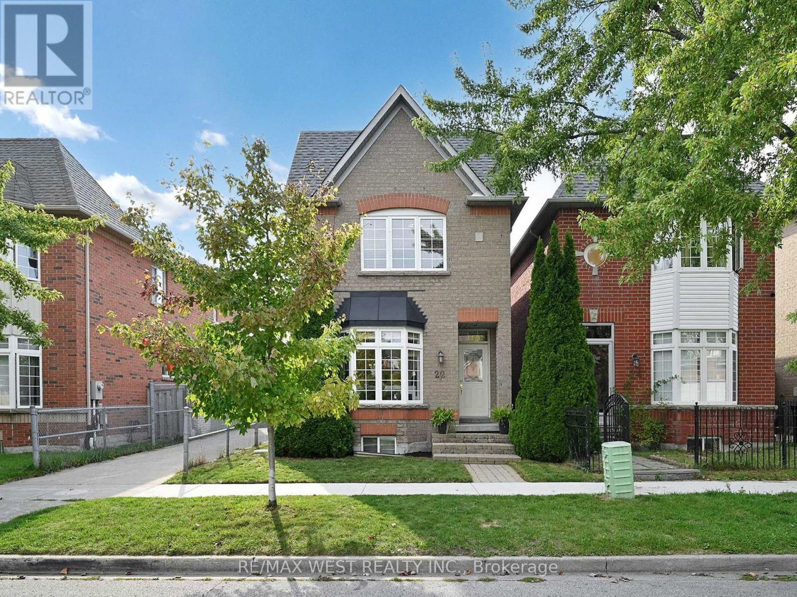 22 Sierra Dr, Toronto Dorset Park, ON M1P 5C2