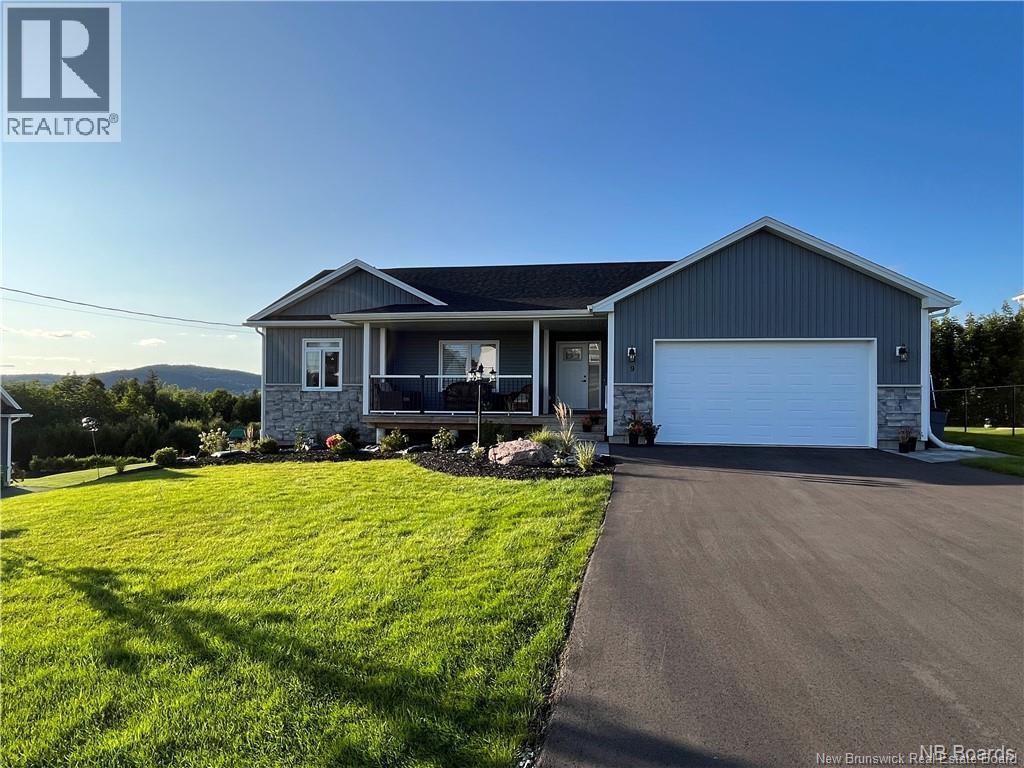 9 Flagstone Dr, Quispamsis, NB E2G 0B6